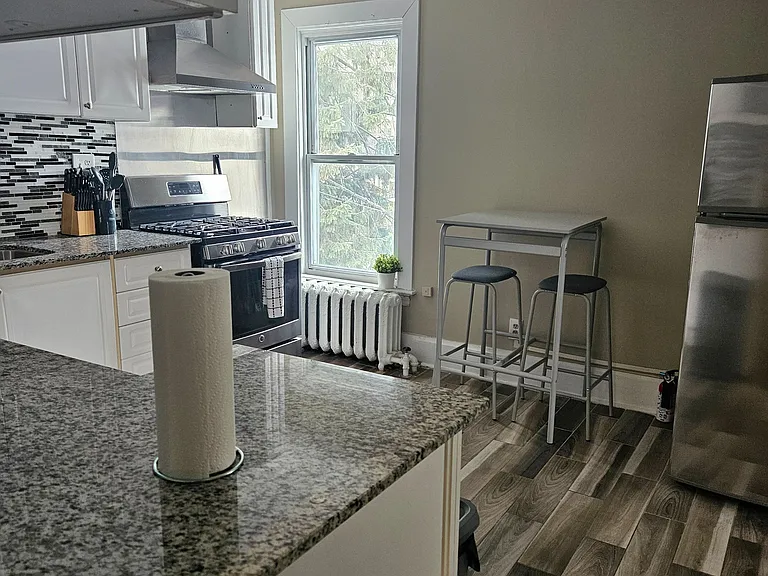199 Catharine St N #3 — Photo 8
