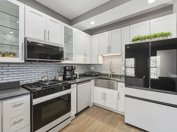 231 E 59th St #1, Chicago, IL 60637
