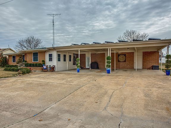 110-s-ave-c-point-tx-High-Res-23.jpg