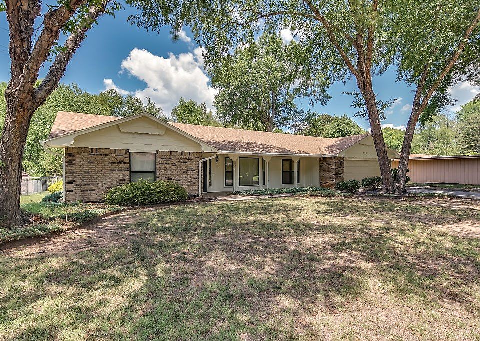 1st image of 3010 Parkwood Dr