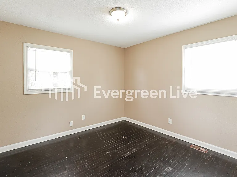 1509 N Hocker Ave — Photo 13