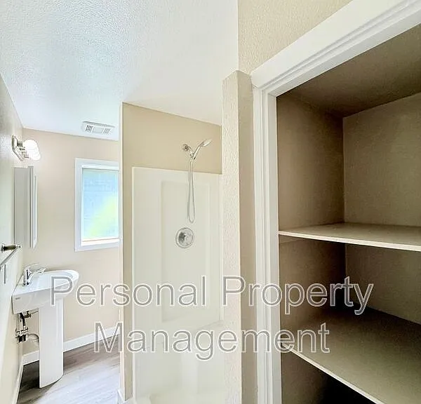 3110 Thompson Ave — Photo 12