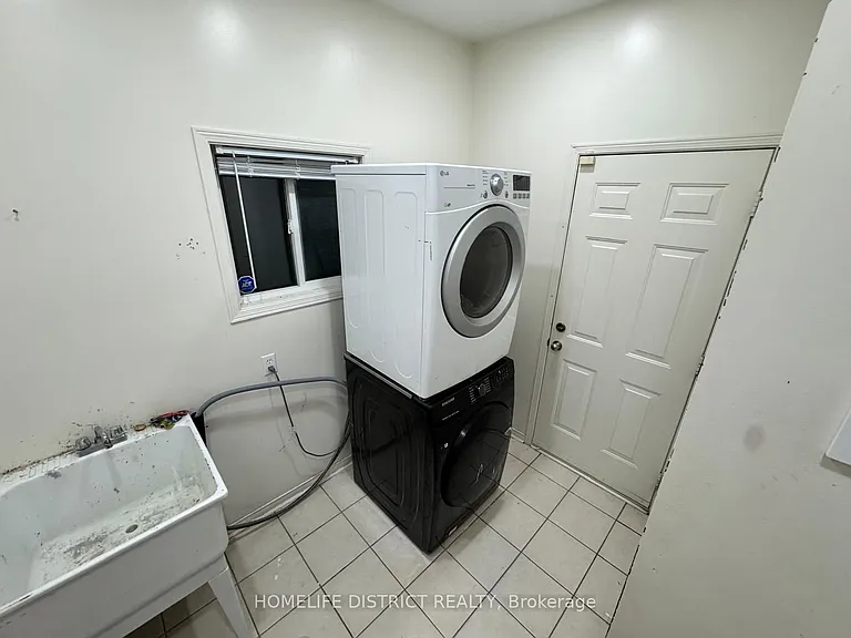 1100 Ashgrove Cres — Photo 36