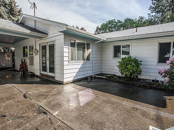Entry into Dining Room from patio