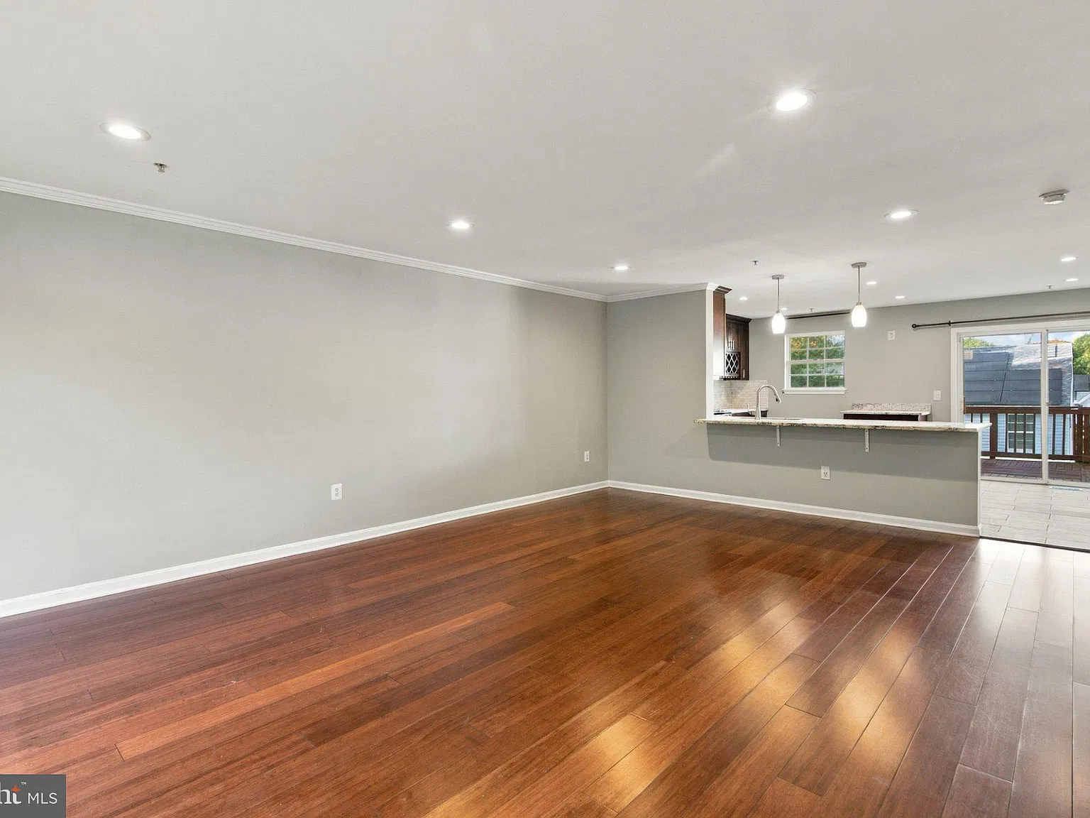 3 bed, 2.5 bath, 1412 sqft, $2,699 — Photo 3