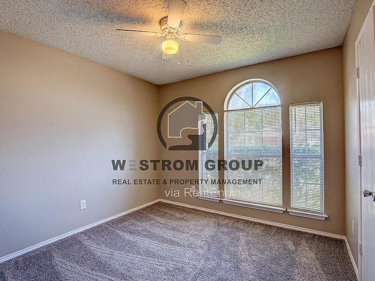 2363 Laurelhill Ln — Photo 21