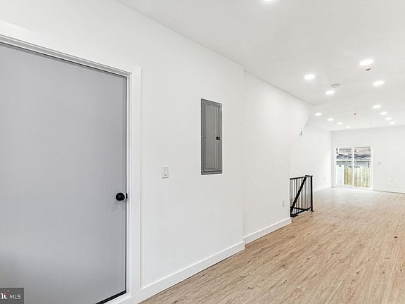 5th image of 2224 N Howard St #1