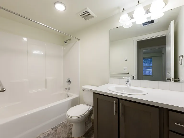 3-Bed 2-Bath Bathroom 3-Bed 2-Bath Bathroom