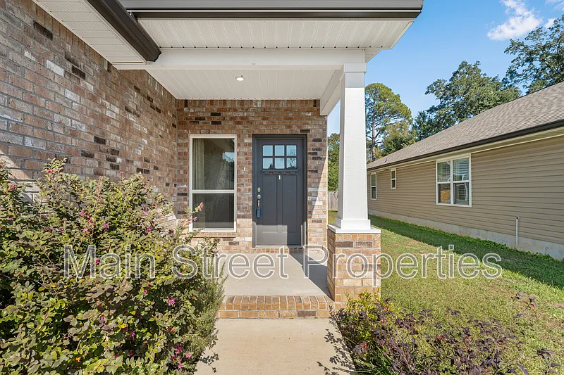4 bed, 2.5 bath, 2025 sqft, $2,195 — Photo 3