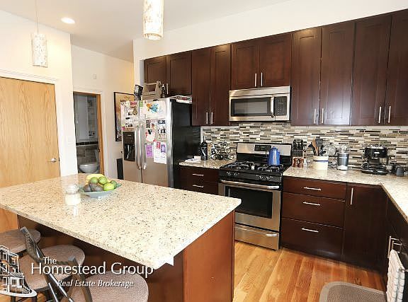 2nd image of 3511 N Ravenswood Ave Ste 1