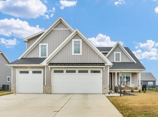 1403 Winterberry Rd, Savoy, IL