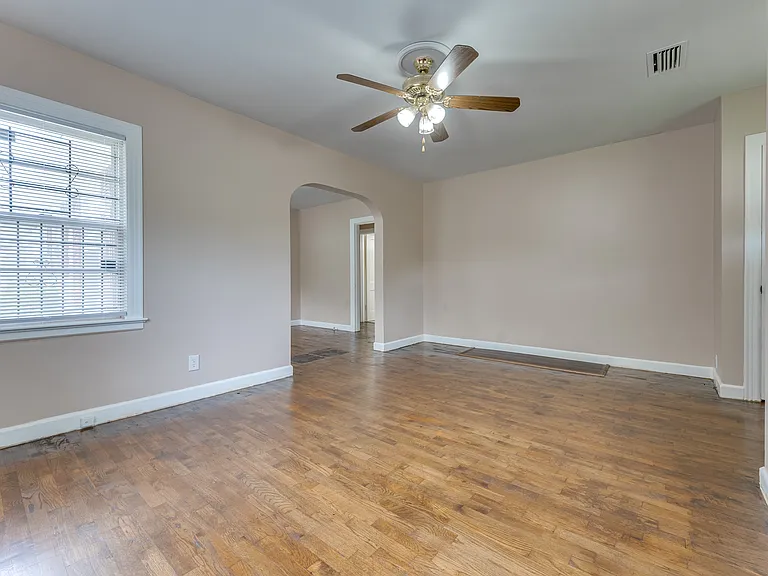 1500 W Short 17th St — Photo 21