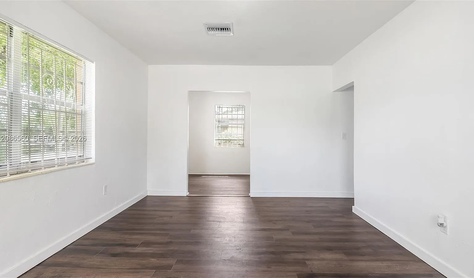 3 bed, 951 sqft, $2,500 — Photo 4