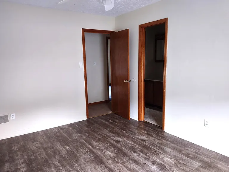 2208 Melrose Ln — Photo 14