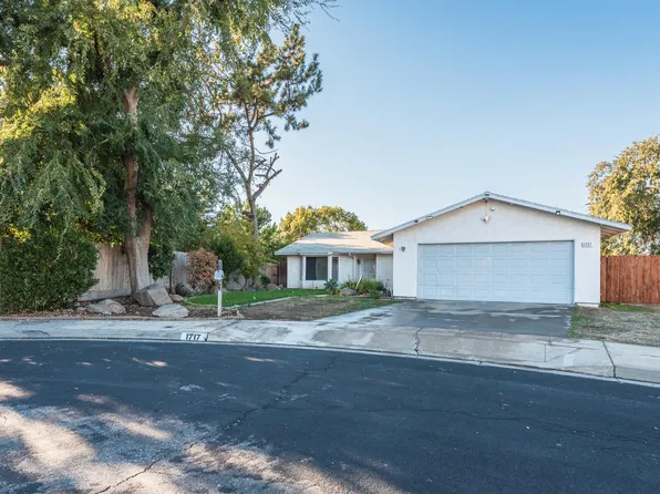 1717 Swift Ave, Clovis, CA 93611