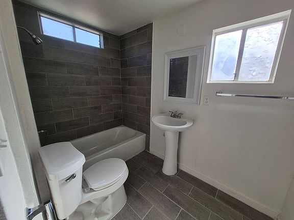 2nd image of 1131 S Avenue C APT B