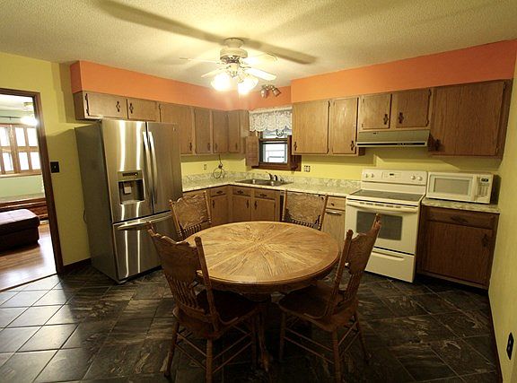 4th image of 158 Martin Way