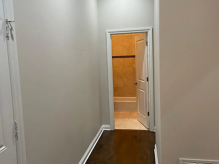 1756 W Montrose Ave #1 — Photo 17