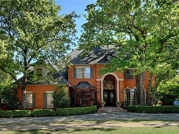 2nd image of 3001 Edgewood Ln