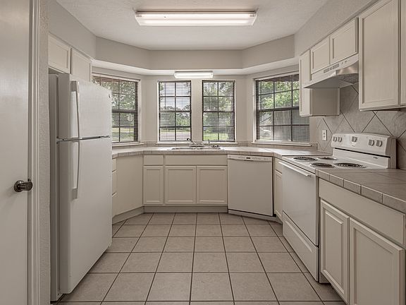 4th image of 610A Normal Park Dr