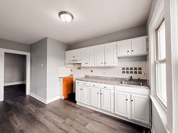 2nd image of 16 Crescent Ave APT 3