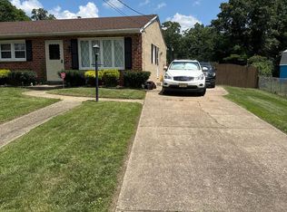 37 W Woodburn Ave, Pine Hill, NJ 08021