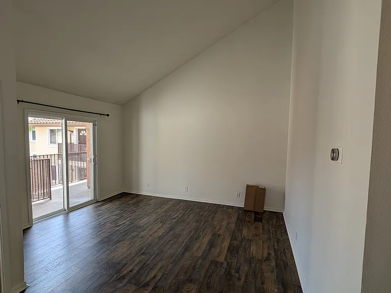 729 S Knott Ave #210 — Photo 3