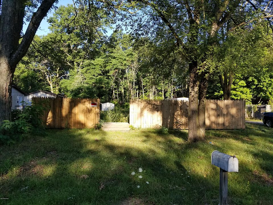2nd image of 1293 West St