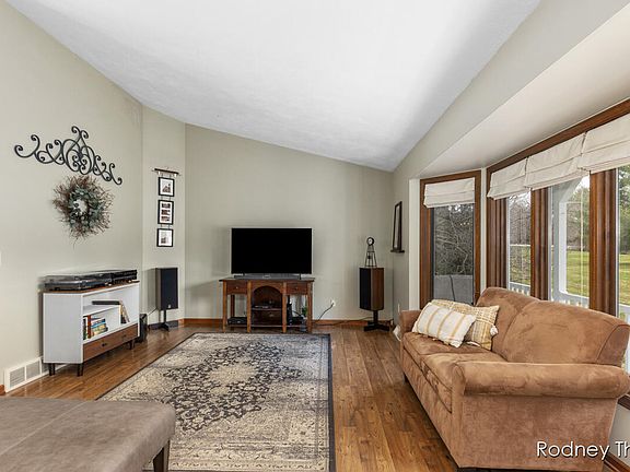 2nd image of 2040 Leonard St NW