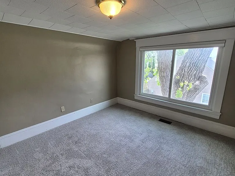 1001 S Hinshaw Ave — Photo 12