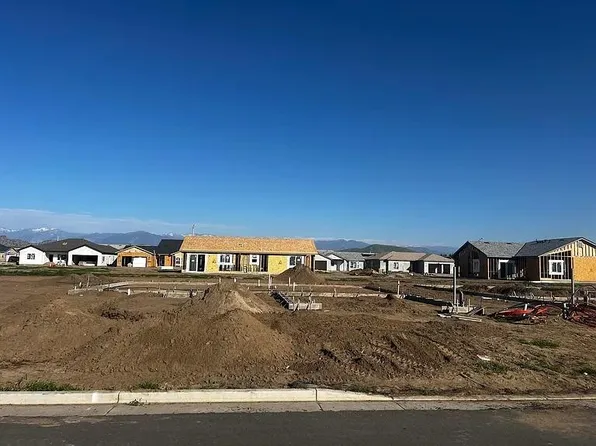 1172 Creekside Pl W, Porterville, CA 93257
