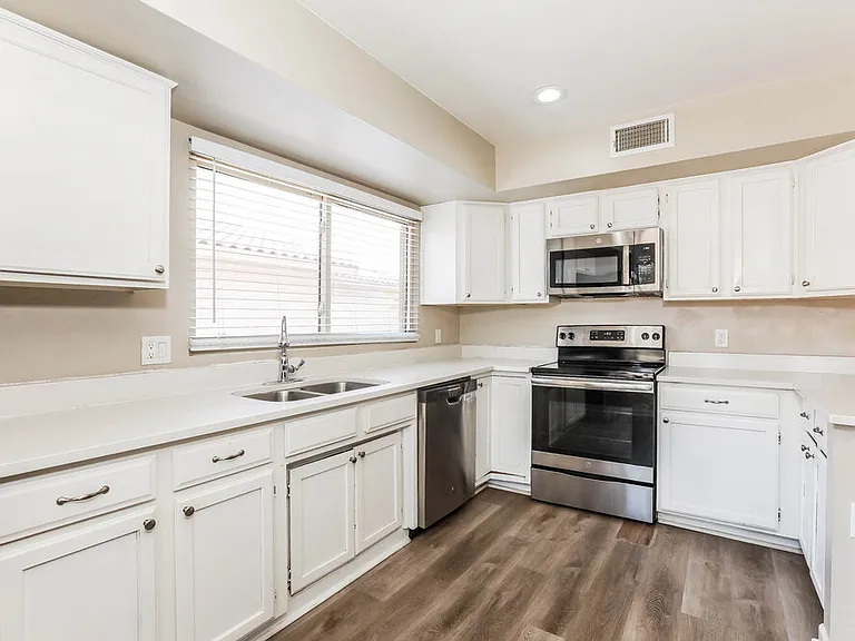 5330 E Fairfield St — Photo 11
