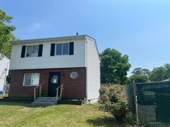 502 Harbor View Ct, Beacon, NY 12508