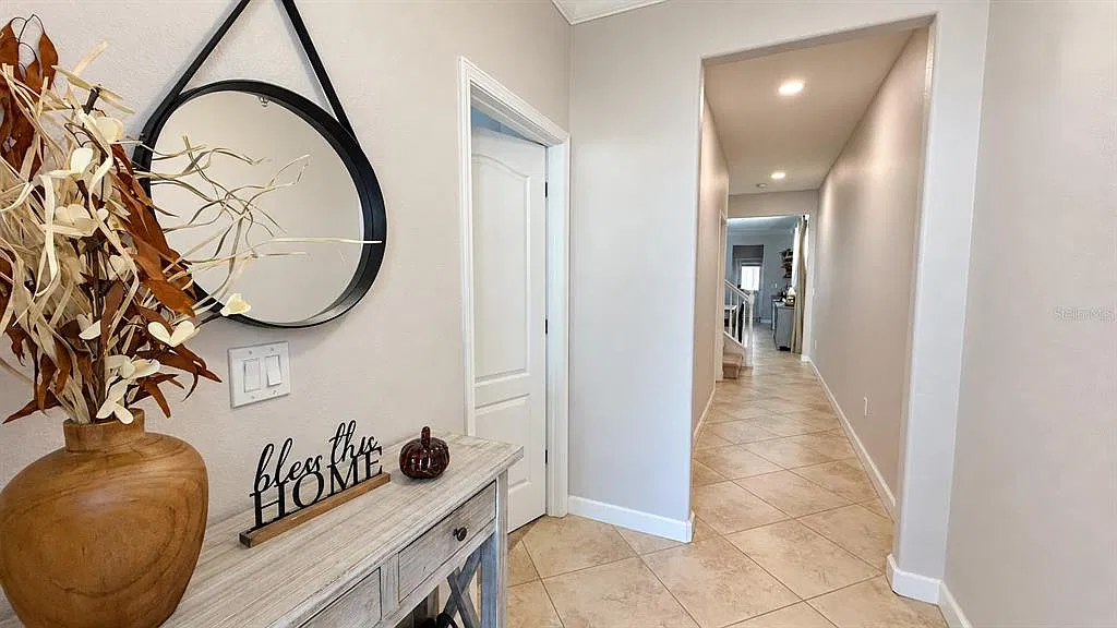 5 bed, 4.5 bath, 2961 sqft, $3,990 — Photo 2