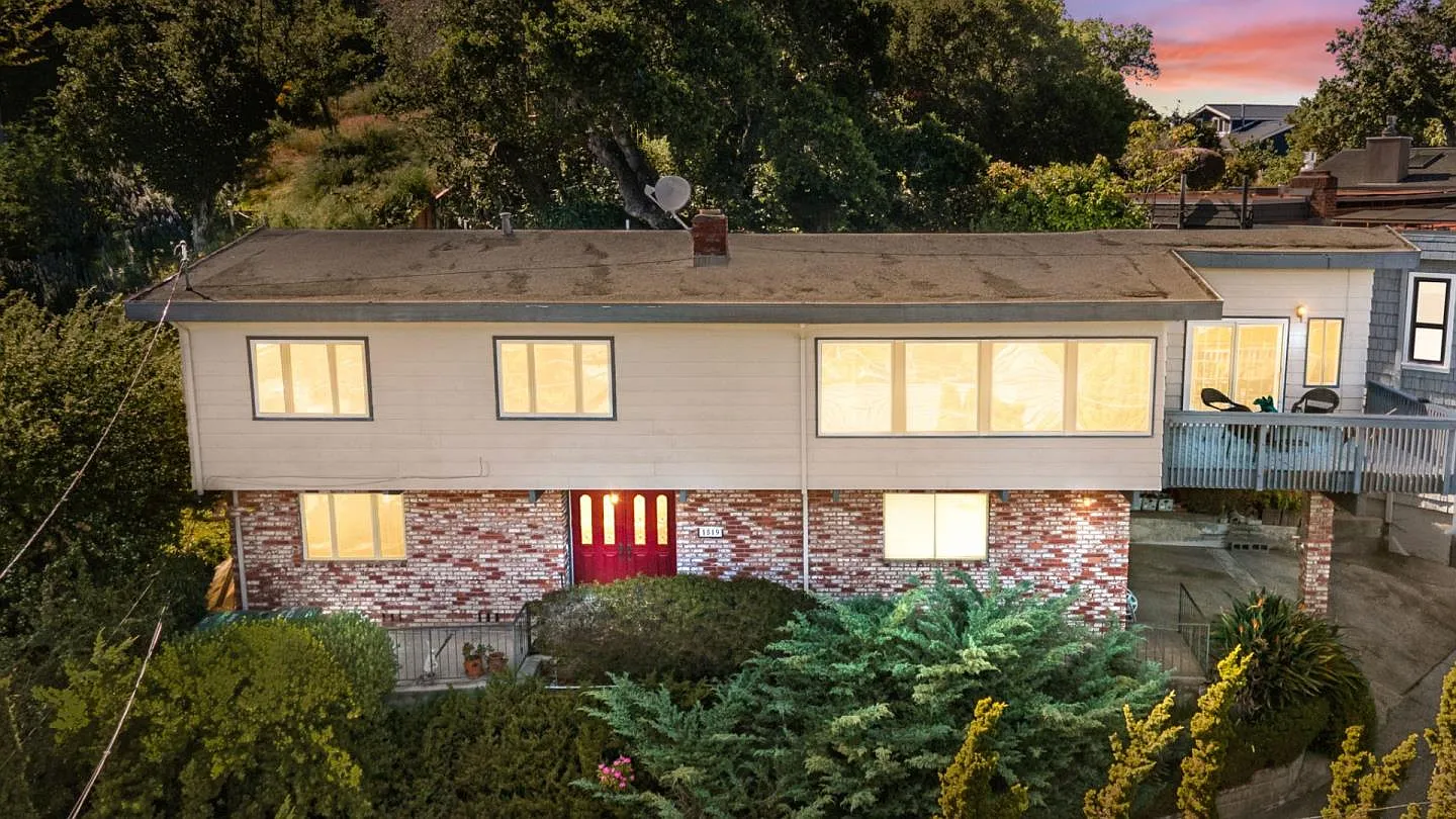 1519 Winding Way photo 1