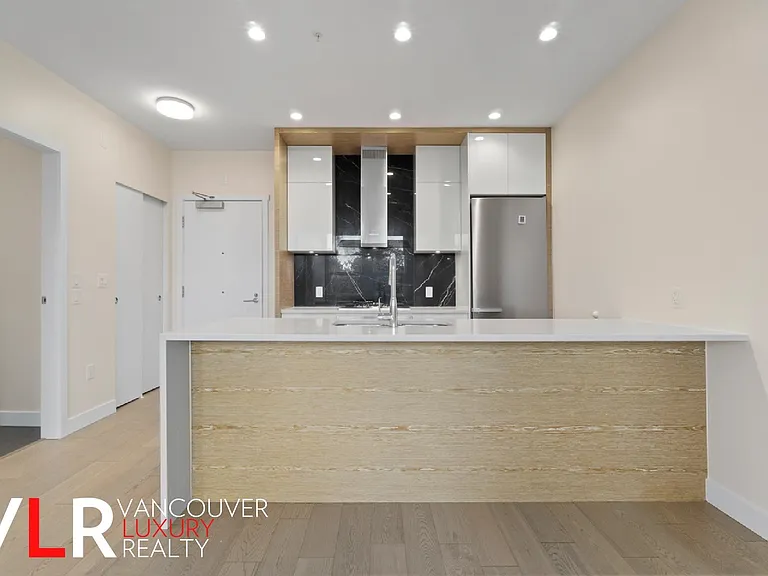 6733 Cambie St #303 — Photo 1