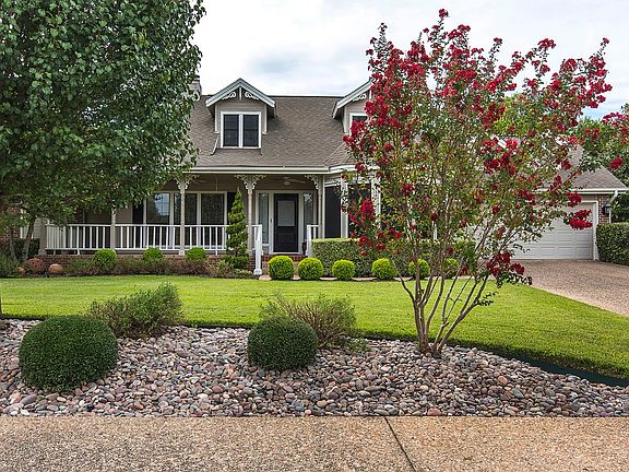 Beautifully landscaped front lawn. Lawn maintenance included