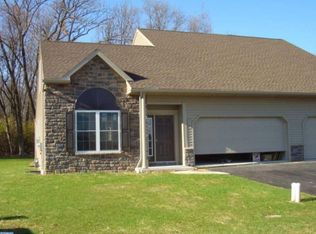 40 Regina Dr, Sinking Spring, PA 19608