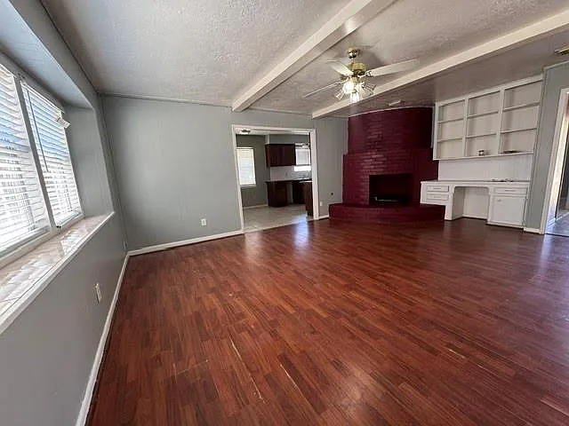 4 bed, 2.0 bath, 1992 sqft, $1,900 — Photo 2