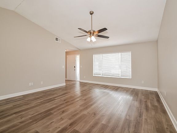 5th image of 426 Iowa Woods Cir E
