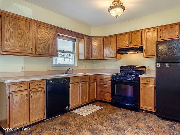 4th image of 527 Clover Ct