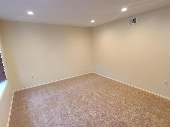 4th image of 46853 Flower Dr