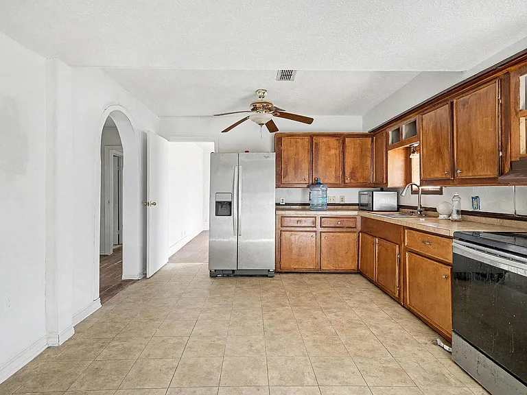 12215 Myrtle Ave — Photo 6