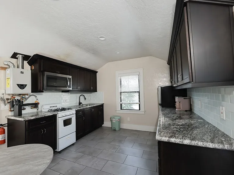 427 S 3rd St #6 — Photo 1