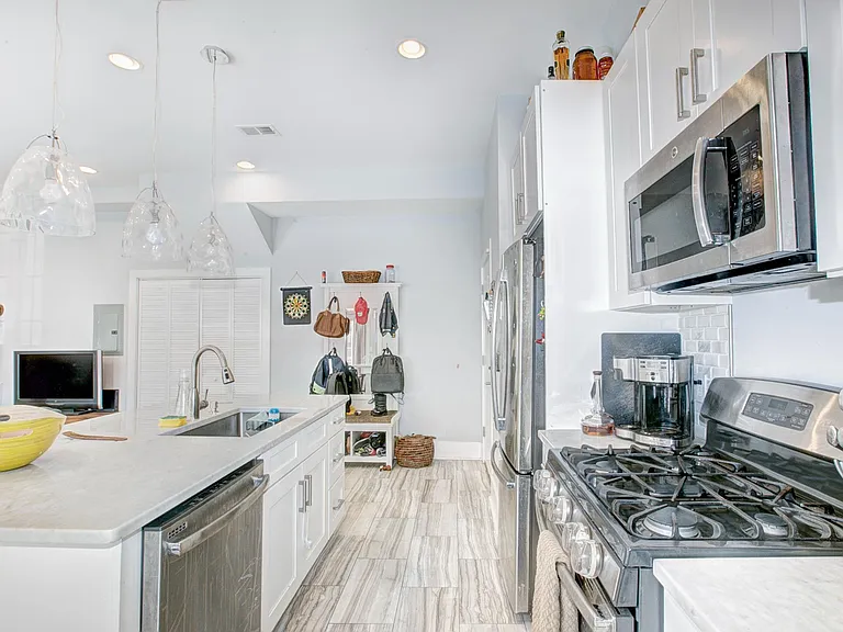 1220 19th St NE #1B — Photo 3