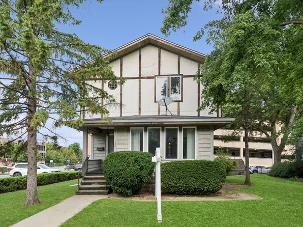 135 Aurora Ave, Naperville, IL 60540