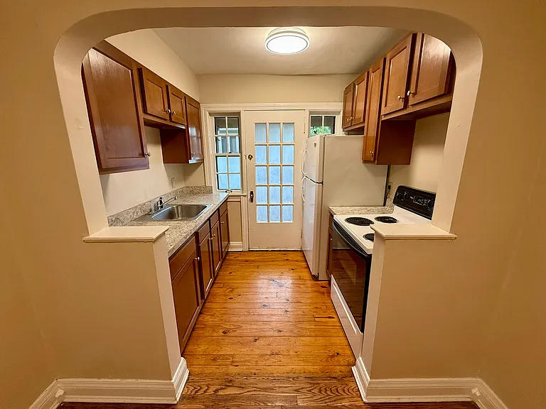 2525 Glenmary Ave #1 — Photo 16
