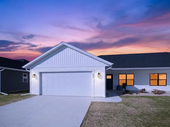 966 Bell Cir, Arlington, WI 53911