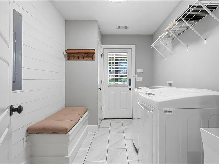 1375 Miller Reed Ave SE — Photo 15