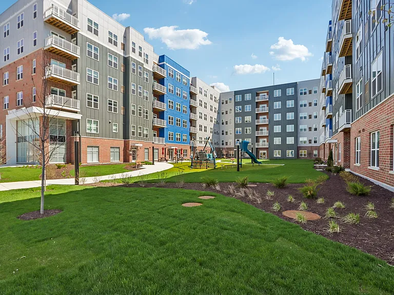 The View at Huxley Yards — Photo 34